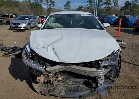 2015 Chrysler 200 C z USA, uszkodzony, nr VIN 1C3CCCCB0FN760433